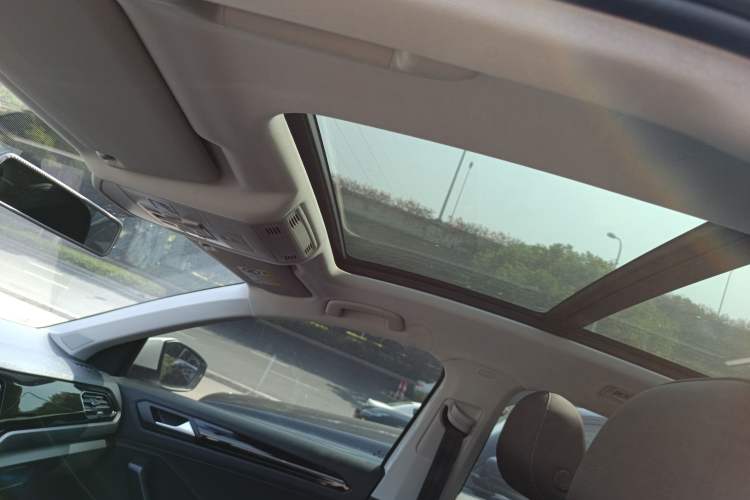 Used Volkswagen T-ROC 2021 280TSI DSG Two-Wheel Drive Comfort Connect 30th Anniversary Edition