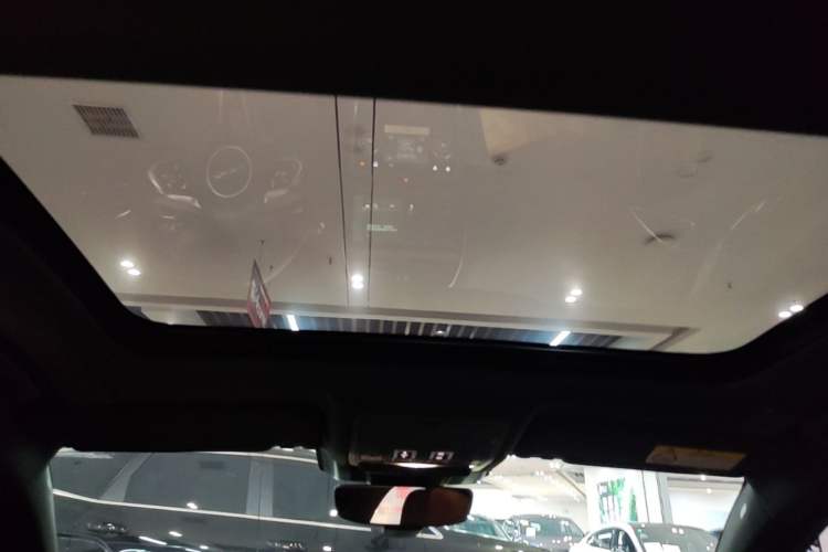 Used Jaguar XEL 2025 2.0T 250 PS R-DYNAMIC 90th Anniversary Edition Headliner