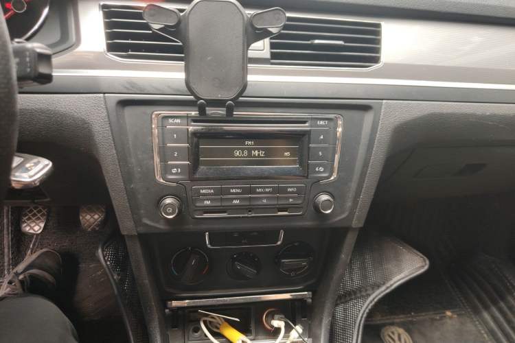 Used Volkswagen Bora 2016 1.6L Manual Fashion Edition Audio And AC Panel