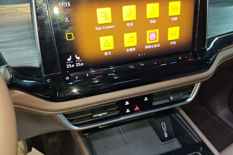 Used Volkswagen Viloran 2024 330TSI Luxury Edition
