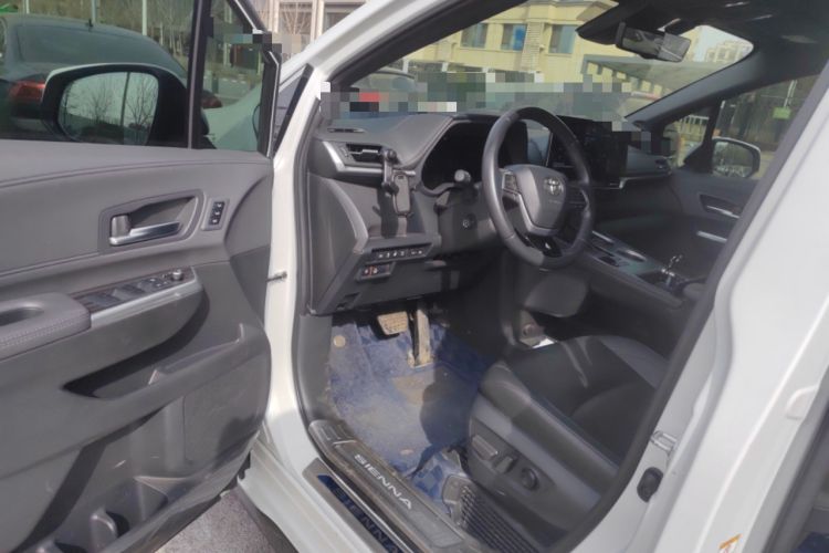 Used Toyota Sienna 2023 2.5L Hybrid Platinum Edition