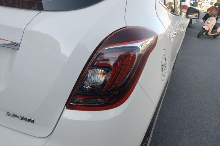 Used Buick Encore 2018 18T Automatic Two-Wheel Drive Urban Elite Model
