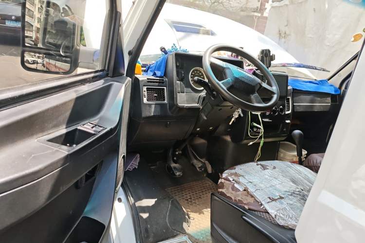 Used Iveco Daily 2020 2.5T A35 Passenger Van Single-Tire Mid-Roof Design 5-9 Seats China V Emission Standard Driver Seat