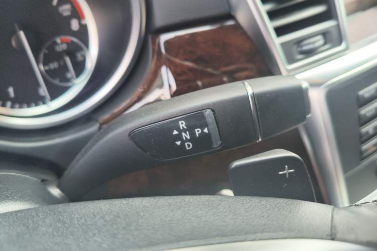 Used Mercedes-Benz M-Class 2012 ML 350 Luxury Edition Gear Lever