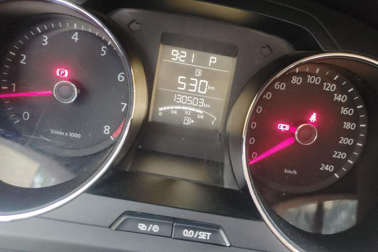 Used Volkswagen Bora 2013 1.6L Automatic Fashion Model Odometer Close Up