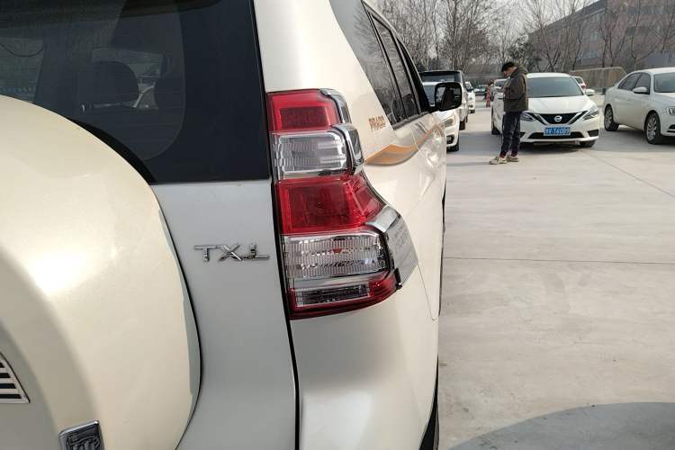 Used Toyota Prado 2013 2.7L Automatic Parallel Import