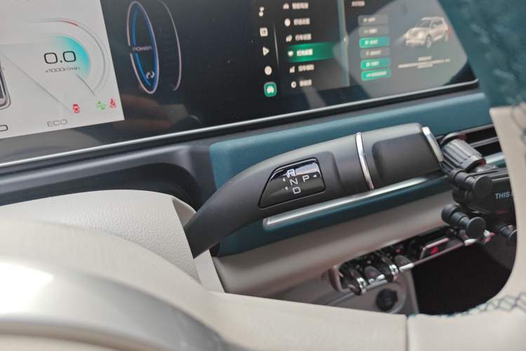 Used ORA Good Cat 2023 401 km Standard Range Luxury Version Ternary Lithium Gear Lever