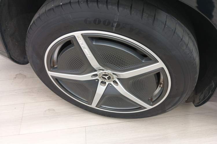 Used Mercedes-Benz EQS SUV 2023 450 4MATIC Pioneer Edition Right Rear Wheel Hub