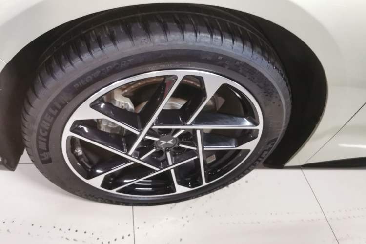 Used XPeng P7+ 2024 Ultra-Long Range Max Left Front Wheel Hub