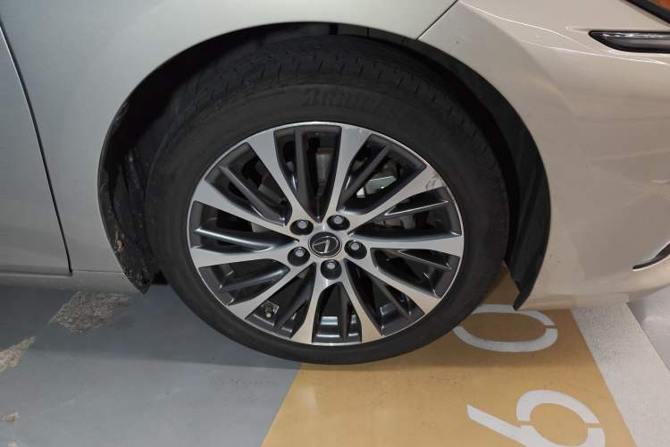 Used Lexus ES 2018 300h Premium Edition China V Standard
