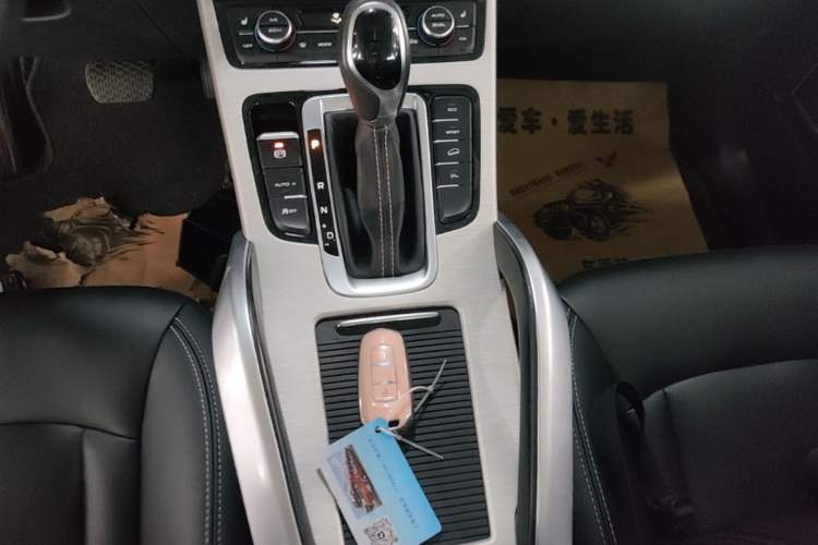 Used Geely Auto Emgrand X7 Sport 2018 1.8TD Automatic Two-Wheel Drive Smart Connect 4G Internet Edition Gear Lever