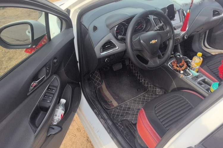 Used Chevrolet Cruze 2018 320 Automatic Pioneer Sunroof Edition Driver Seat