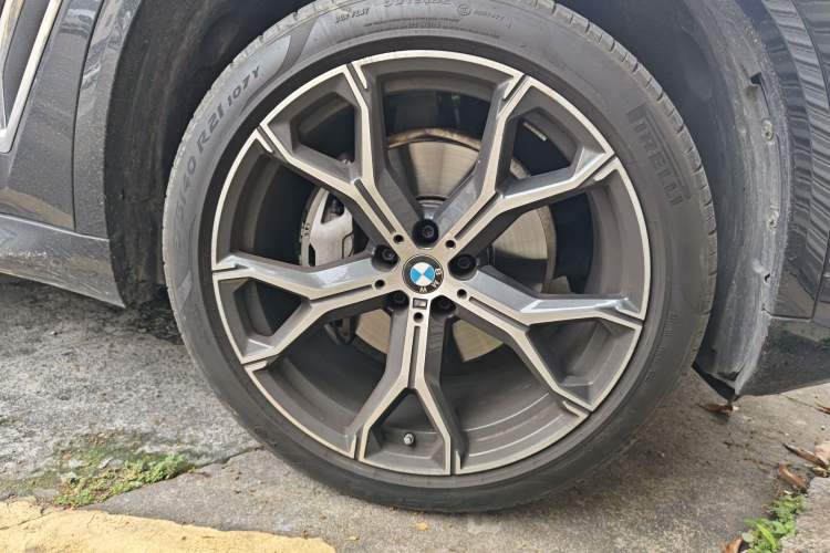 Used BMW X5 2022 xDrive 40Li M Sport Package Right Front Wheel Hub