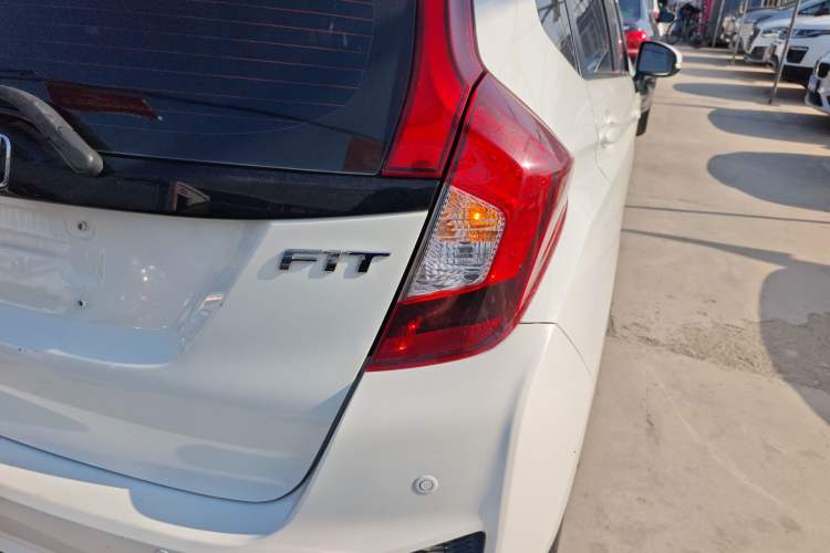 Used Honda Fit 2016 1.5L LXS CVT Comfort Sunroof Version
