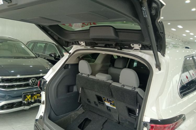 Used Toyota Granvia 2023 2.5L Hybrid Prestige PLUS Edition
