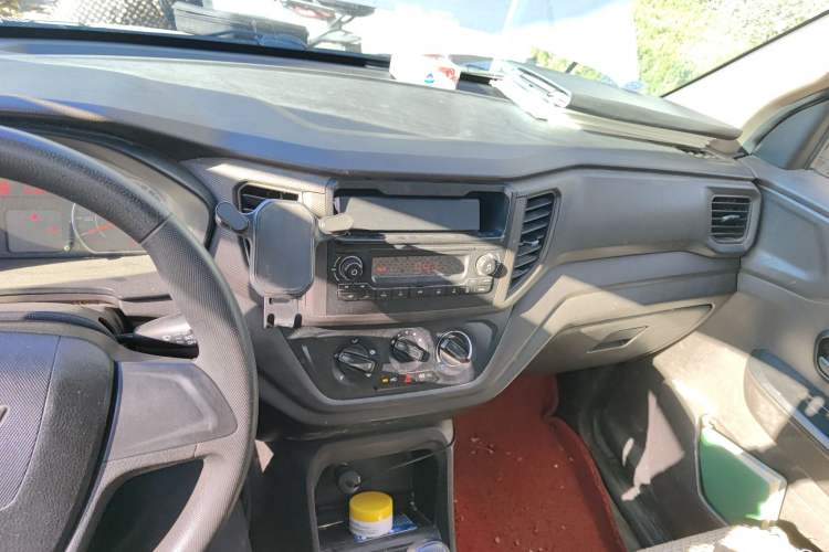 Used Wuling Hongguang V 2019 1.5L Jingqu Edition Sealed-Window Vehicle China VI LAR