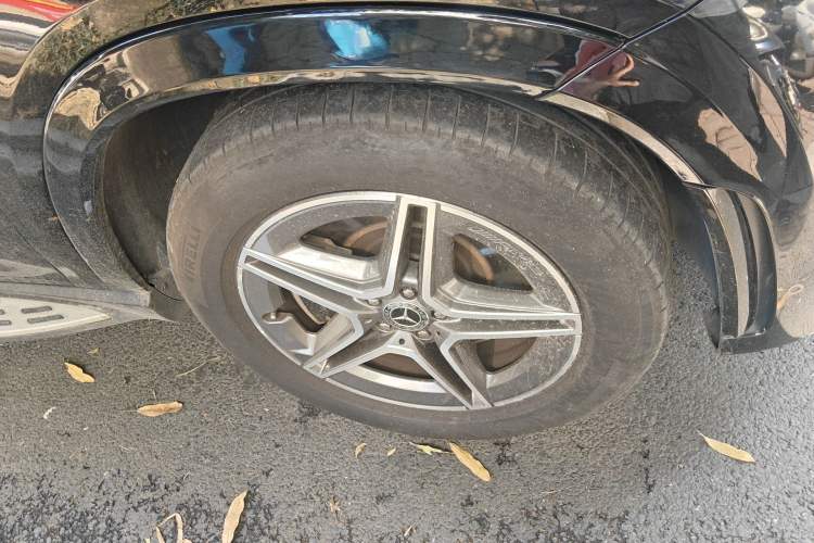 Used Mercedes-Benz GLE 2020 GLE 450 4MATIC Stylish Model Right Front Wheel Hub