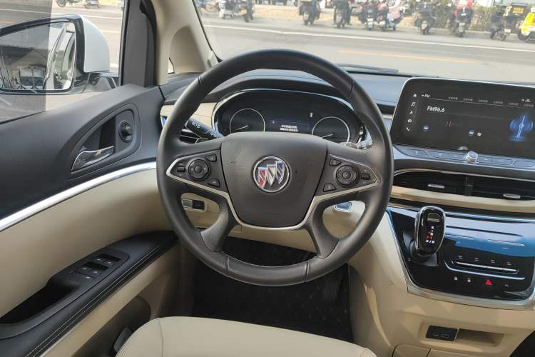 Used Buick GL8 2023 Facelifted Land Cruiser Executive Luxury Version