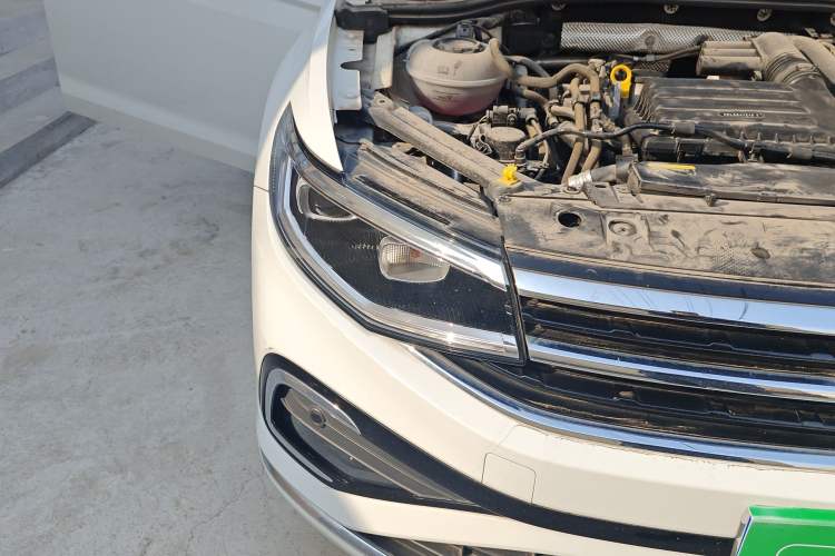 Used Volkswagen Bora 2023 200TSI DSG SmartDrive PRO Edition Right Front Headlight