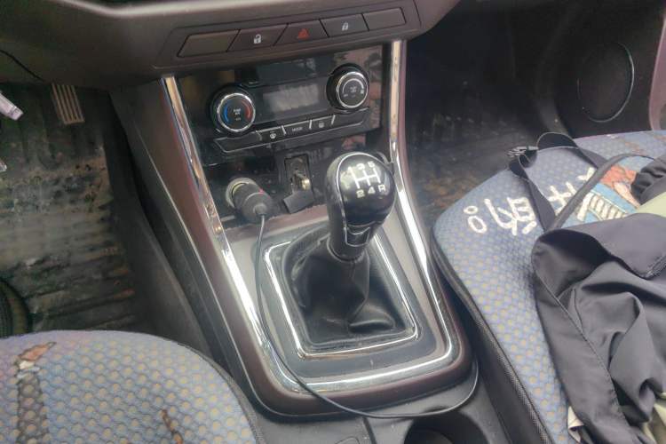 Used Lifan Auto Myway 2016 1.5L Manual Comfort Edition Gear Lever