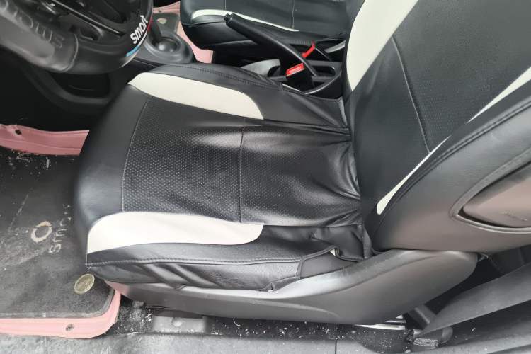 Used smart fortwo 2015 1.0L 52 kW hardtop Dynamic version