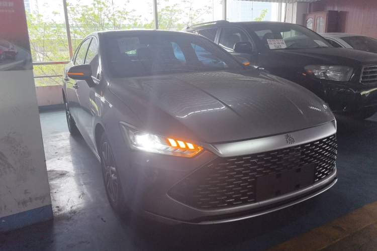 Used BYD Qin PLUS 2021 DM-i 55KM Flagship Model Front Right 45 Deg