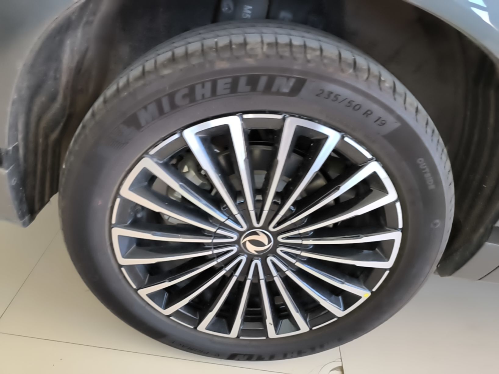 Dongfeng Aeolus L8 2025 Model 185KM Dream Edition — снимка 11