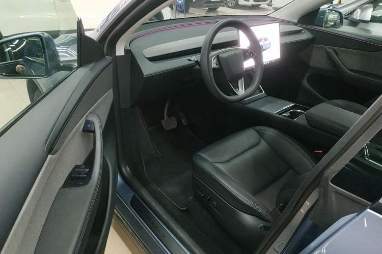 Used Tesla Model Y 2025 Rear-Wheel-Drive Version