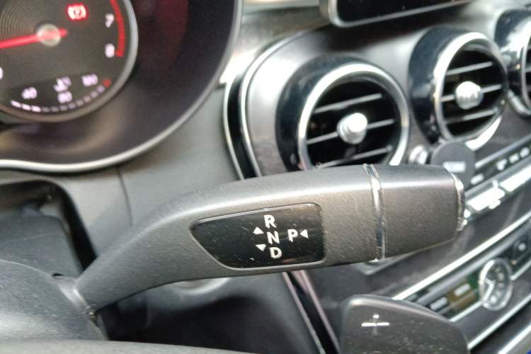 Used Mercedes-Benz C-Class 2015 Revised C 200 L Sport Edition Gear Lever