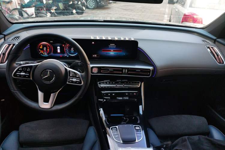 Used Mercedes-Benz EQC 2022 Facelift EQC 400 4MATIC Center Console