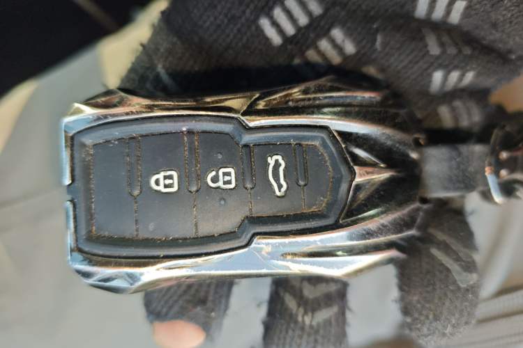 Used Dongfeng Aeolus AX7 2015 2.0L Manual Zhiyi Trim