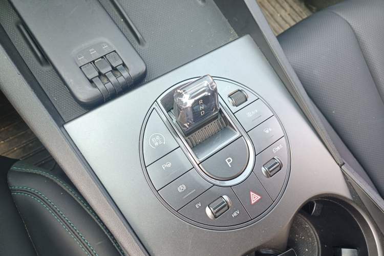 Used BYD Seal 06 New Energy 2025 DM-i Smart Drive 80KM Luxury Model Gear Lever