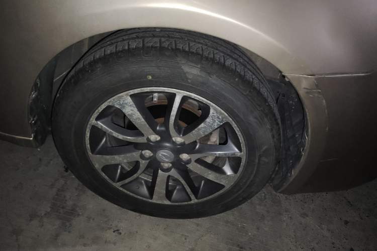 Used Soueast V6 Lingshi 2014 1.5L Manual Luxury Edition for Women
