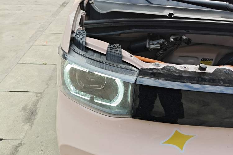 Used Wuling Hongguang MINIEV 2021 Macaron Premium Model – Lithium Iron Phosphate Right Front Headlight