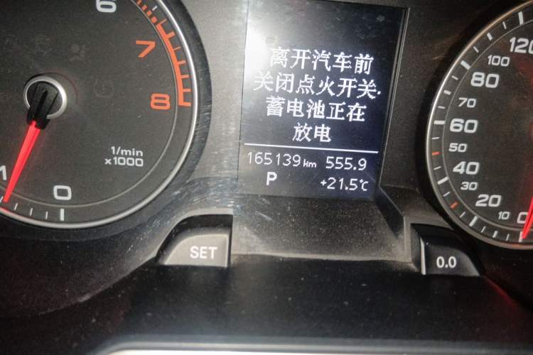 Used Audi A4L 2013 35 TFSI Automatic Standard Model Odometer Close Up