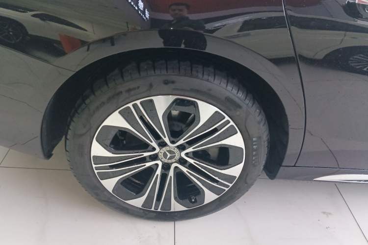 Used Mercedes-Benz E-Class 2025 Facelift E 300 L Luxury Edition