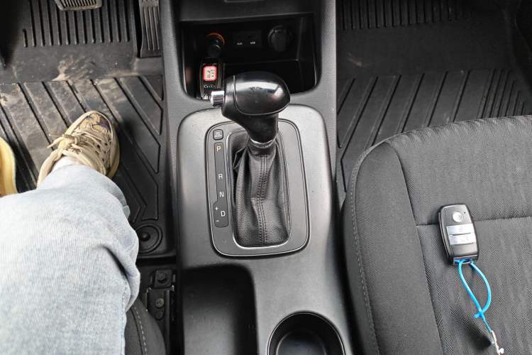 Used Kia K3S 2014 1.6L Automatic GLS Gear Lever