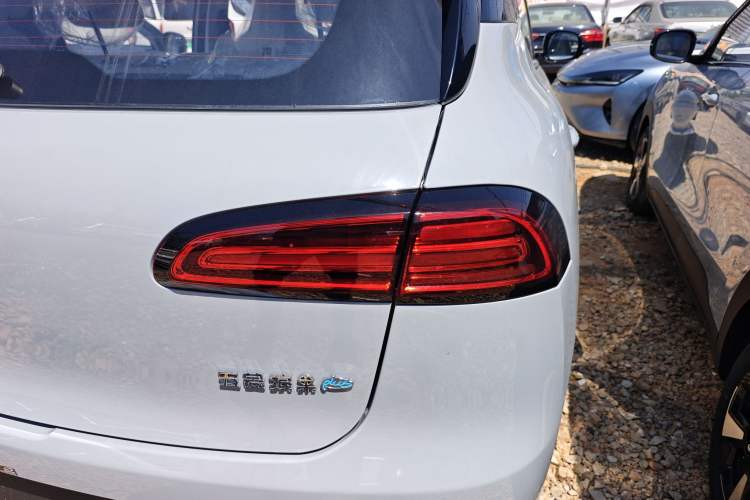 Used Wuling Bingo PLUS 2024 510 km Range 5-Seater Version Right Rear Taillight