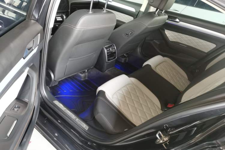 Used Volkswagen Magotan 2024 2 Million Units Zhongxiang Version 330TSI DSG Luxury Edition