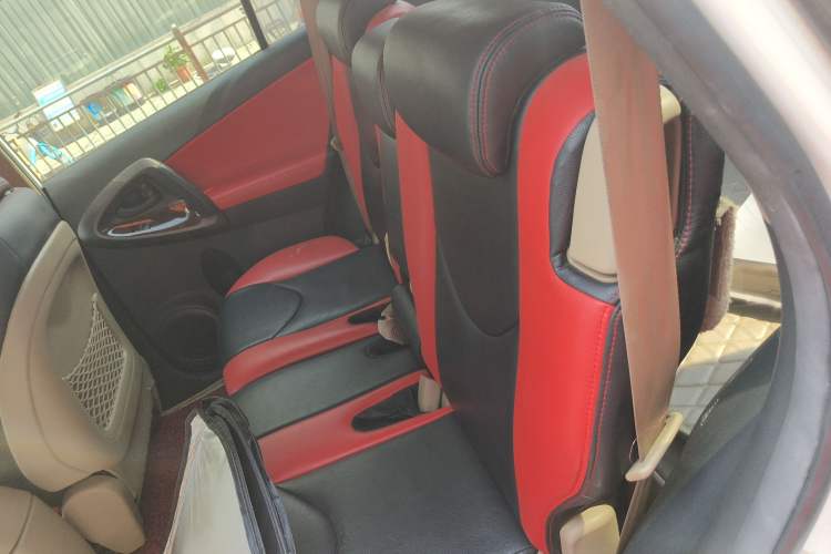 Used Toyota RAV4 2012 Luxurious Edition 2.0L Automatic All-Wheel Drive