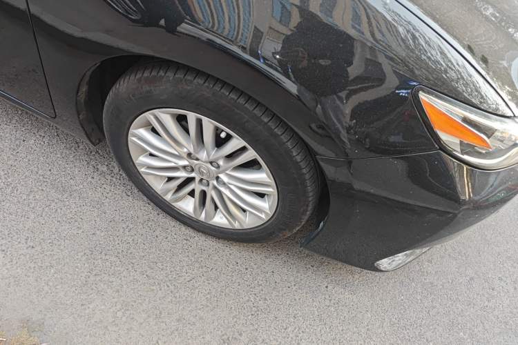 Used Lexus ES 2015 200 Elite Edition Right Front Wheel Hub