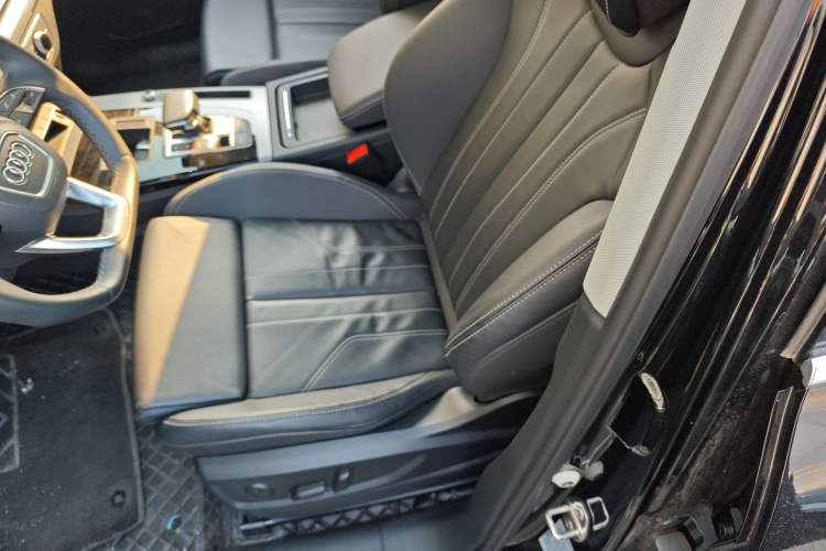 Used Audi Q5L 2022 40T Fashionable and Dynamic Model
