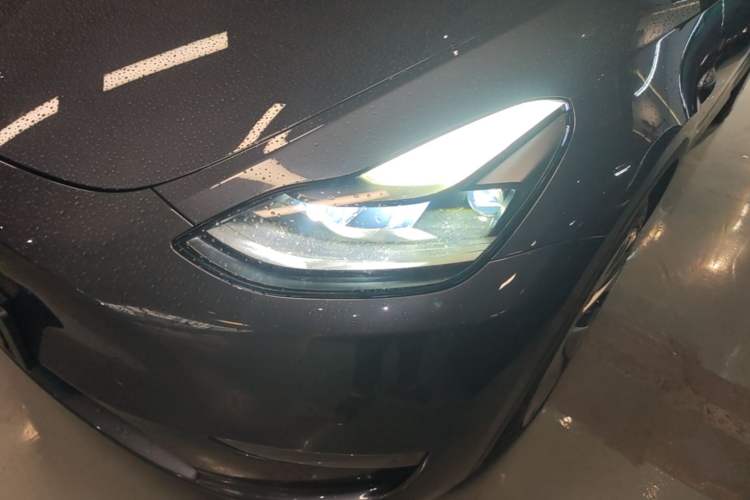 Used Tesla Model Y 2021 Long-Range All-Wheel-Drive Version

