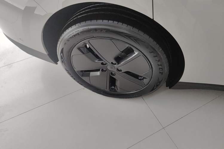 Used Li Auto i6 2025 Model Two-Wheel-Drive Standard Type
