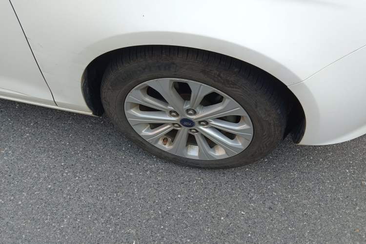 Used Ford Escort 2015 1.5L Automatic Fashion Model
