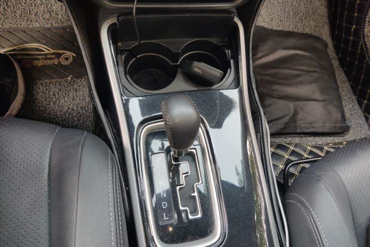 Used Mitsubishi Outlander 2018 2.4L 4x4 Elite Edition 5 Seats Gear Lever