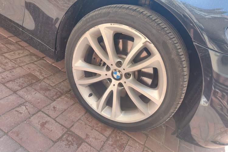 Used BMW 5 Series 2014 535Li Leading Model Right Front Wheel Hub