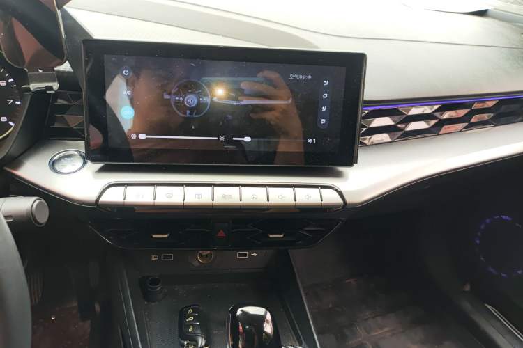 Used MG 5 2021 180 DVVT CVT Youthful Style Edition
