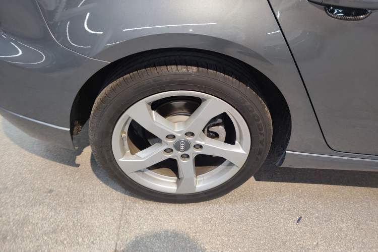 Used Audi A3 2019 Sportback 35 TFSI Fashion Edition China VI Emission Standard Right Rear Wheel Hub