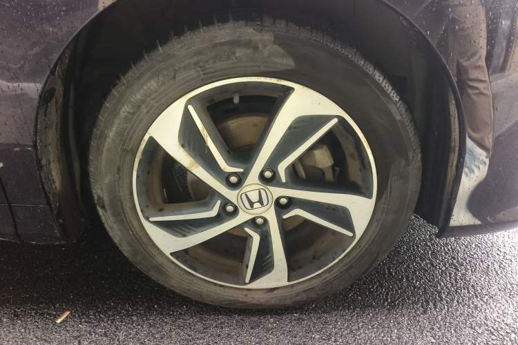 Used Honda Odyssey 2017 2.4L Luxury Edition Right Front Wheel Hub